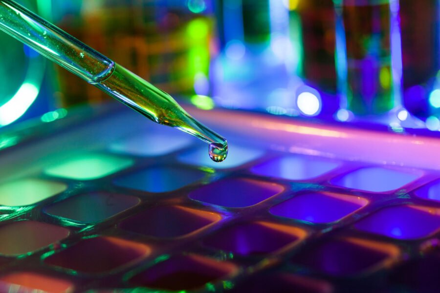Como o espectrofotometro uv visivel melhora análises químicas e biológicas