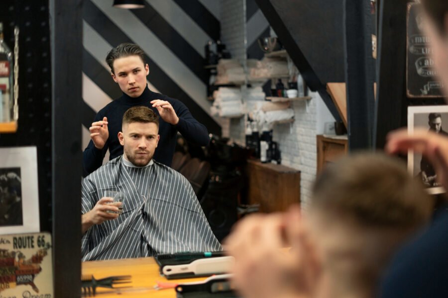 Como a decoração influencia nas vendas de uma barbearia moderna